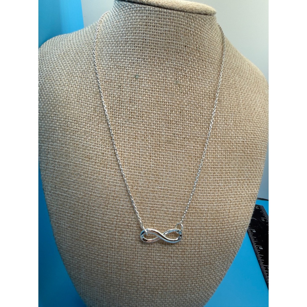 Avon Silver Tone Infinity Symbol Pendant‎ Necklace 18 Inch Cable Chain Jewelry